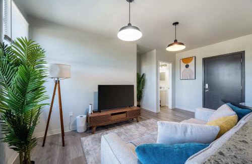 New Center Detroit Apartment | 2BR Exclusive Retreat Near Henry Ford