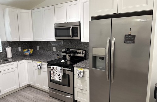 Southeast Orlando Condo | 2BR Family Condo And Comfort Near It All! 3 Mins From Sunrail