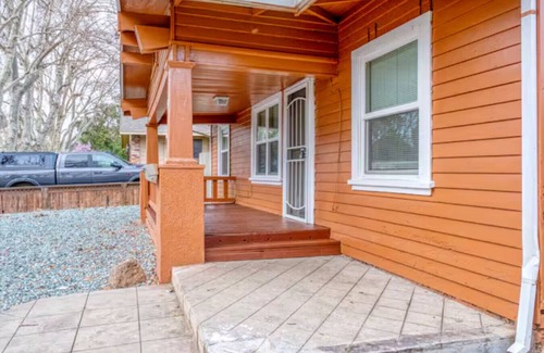 Lodi House | 2BR Family Getaway w/Yard, Kitchen & Parking