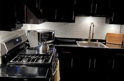 Elizabeth Apartment | 2BR for Crews & Families Near Jersey Gardens Mall