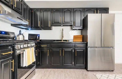 Elizabeth Apartment | 2BR for Crews & Families Near Jersey Gardens Mall