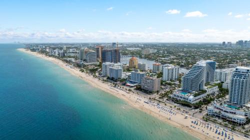 Central Beach Apartment | 2BR Fort Lauderdale W Residence with Double Living Room, Ocean & Intercoastal Views, Brand New Sofas!