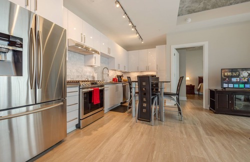 Second Ward Apartment | 2BR Furnished Apartment near Convention Center by RedAwning