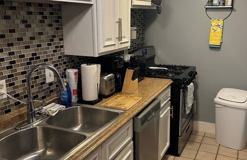 Cleveland Apartment | 2BR Garden Unit | Pets Friendly | Near Downtown