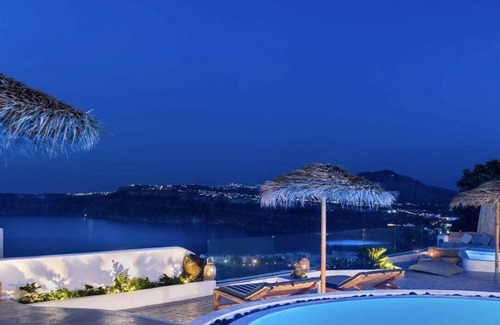 Akrotiri Villa | 2BR Gold Suite with Caldera View & Hot Tub