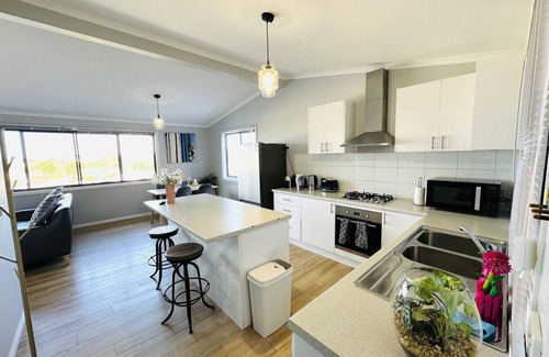 Manly Vale Apartment | 2BR Granny Flat Manly Vale - Beach & City Access