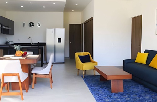 Mezcales House | 2BR Ground Floor/Balcony Pool Beach Minutes