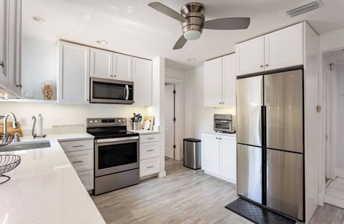 Historic Uptown House | 2BR Happiness in a Bungalow - Walk to Downtown