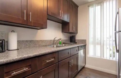 Little Armenia Apartment | 2BR Hollywood Apt w/Rooftop Pool & Stunning Views