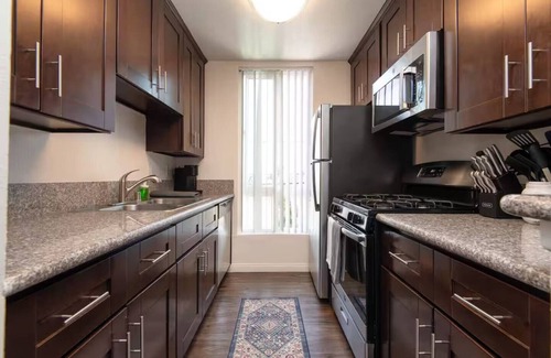 Hollywood Apartment | 2BR Hollywood Apt w/Rooftop Pool & Stunning Views of city and the Hollywood Sign