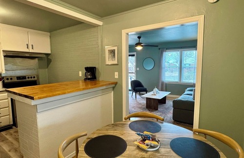 Midwest City Apartment | 2BR Home for Friendsgiving + Family w/Oven #L1