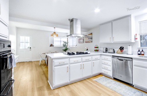 Azusa House | 2BR Home Near DTLA, Parks, & Disneyland #TravelSGV