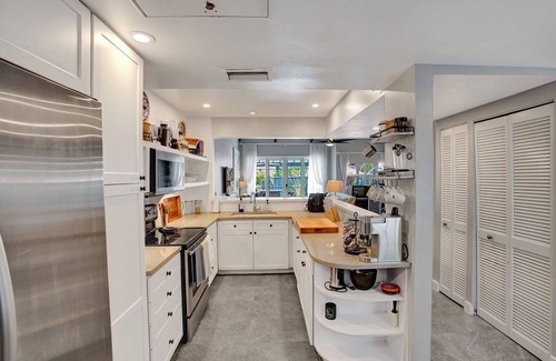 Colee Hammock House | 2BR home w/pool located steps away from LAS OLAS!
