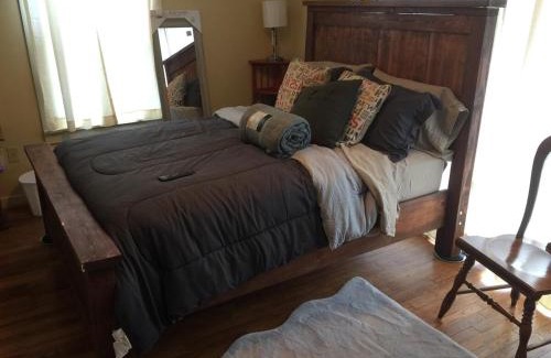 North Little Rock House | 2br home with patio near lakes and walking trails