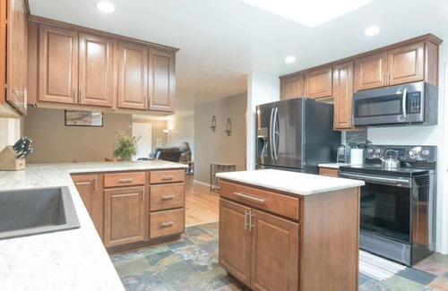 Southeast Bend House | 2BR | Hot Tub | Dog Friendly | Arcade Games