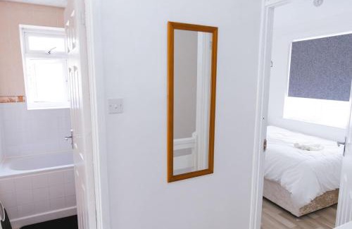 Bedford Apartment | 2BR House Near Excel, O2, City Airport, 3 DLR Lines