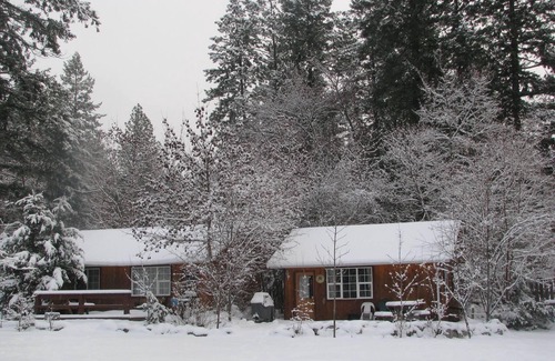 Christina Lake House | 2BR Ideal for Families or Couples Traveling Together - Private Veranda - Beaches