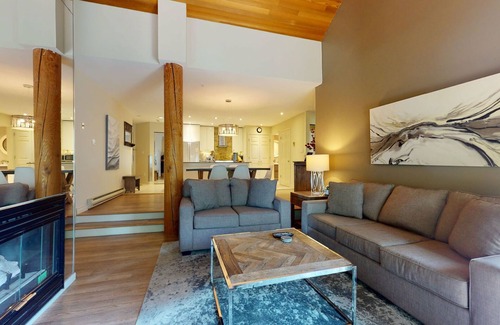 Blueberry Hill Condo | 2BR | Ironwood | King Bed | Common area Hot Tub and Pool | Private Patio w/BBQ | Parking
