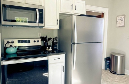Terre Haute House | 2BR-King Bed~ Grill-Firepit-near Rose-Hulman & ISU