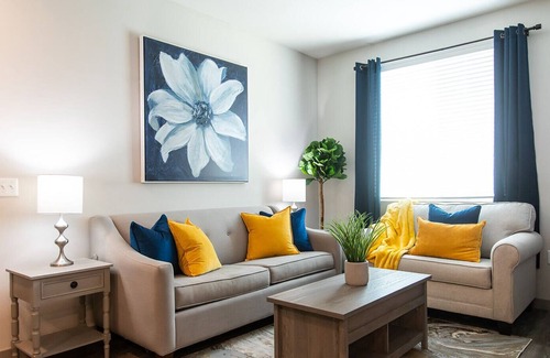 Camarillo Apartment | 2BR*Kitchen*RokuTV*Fit 7*Airport*OutletMall*Beach