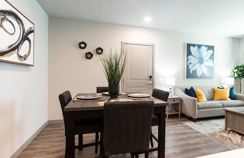 Camarillo Apartment | 2BR*Kitchen*RokuTV*Fit 7*Airport*OutletMall*Beach