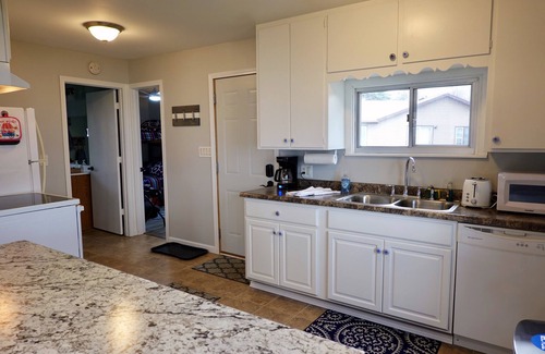 Isle Cabin | 2BR Lakefront Cabin, Sandy Beach, Kayaks, Docks, Hammock Chairs & Firepit