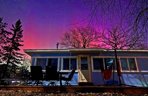Isle Cabin | 2BR Lakefront Cabin, Sandy Beach, Kayaks, Docks, Hammock Chairs & Firepit