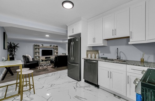 LaSalle Apartment | 2BR LaSalle Retreat near Bridge and Golf