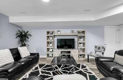LaSalle Apartment | 2BR LaSalle Retreat near Bridge and Golf