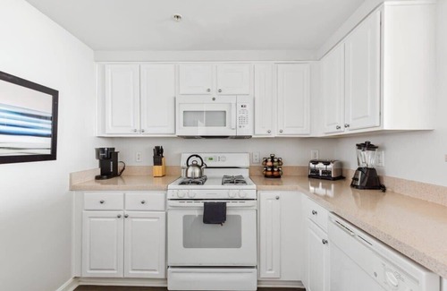 Ballston Apartment | 2BR Luxury City Suite With Gym & Pool