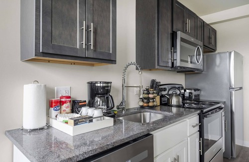 New Center Detroit Apartment | 2BR Luxury Suite Near Henry Ford