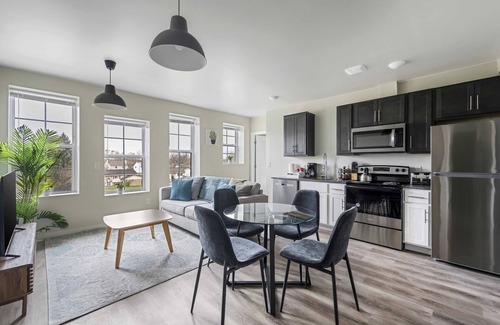 New Center Detroit Apartment | 2BR Luxury Suite Near Henry Ford