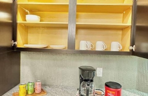 Wetmore Apartment | 2BR Modern 2mi to Six Flags, La Cantera & Dining