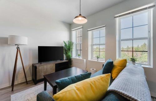 New Center Detroit Apartment | 2BR Modern Retreat Near Henry Ford