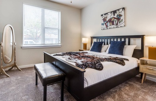 West Congress Apartment | 2BR Modern SoCo CozySuites w/ 2 Pools! #09