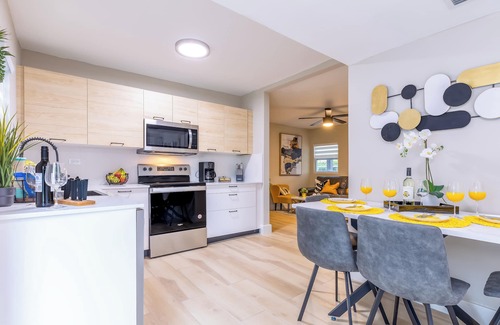 Flagami House | 2BR Modern/Top Location/Terrace/10min Airport and Coral Gablesn