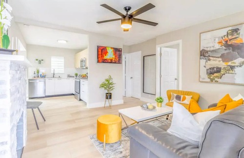 Flagami House | 2BR Modern/Top Location/Terrace/10min Airport and Coral Gablesn