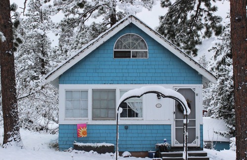 Cascade Cabin | 2BR Mountain Cabin - with Hot out of the oven Baked Breakfast each morning!