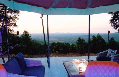 Altamont RV Rental | 2BR Mountain-Valley View A/C HotTub Kitchen-Bar