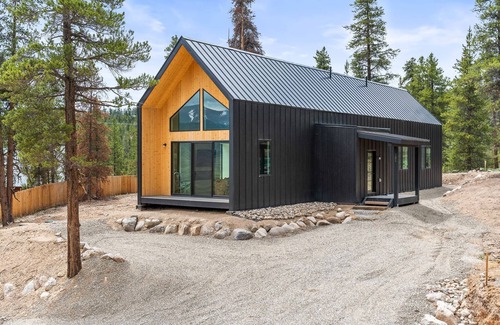 Twin Lakes Cabin | 2BR Mountain View Retreat - Near Twin Lakes