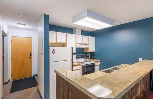 East Kootenay Condo | 2BR Mountainside Condo/Ski-In/Corner Unit