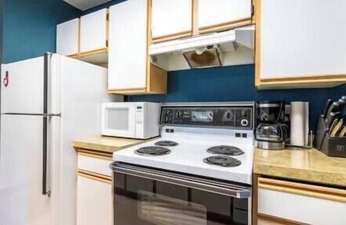 East Kootenay Condo | 2BR Mountainside Condo/Ski-In/Corner Unit