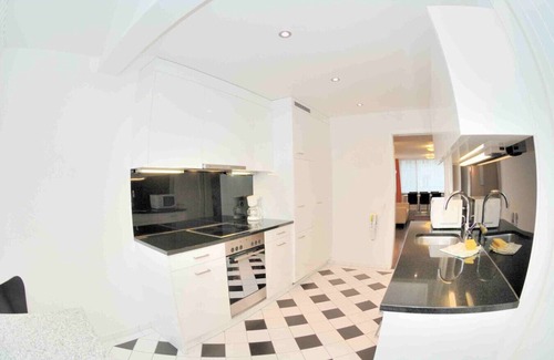 Seefeld Apartment | 2BR near lake (Flower 23)