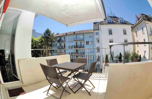 Seefeld Apartment | 2BR near lake (Flower 23)