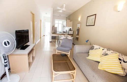 Batu Ferringhi Apartment | 2BR near the Beach (WiFi & CableTV)
