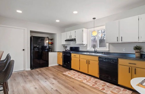 Manistee House | *2BR Northside Home by Casino, River, & Trails*