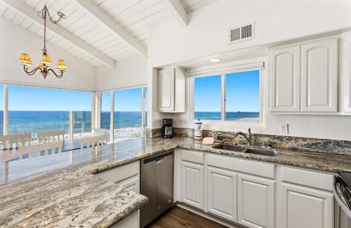 South Oceanside House | 2BR Oceanfront Condo - Private Balcony - Spacious