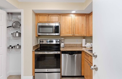Birch Park Finger Streets Condo | 2BR Oceanfront Condo! Central Fort Lauderdale Beach. Sleeps 8.