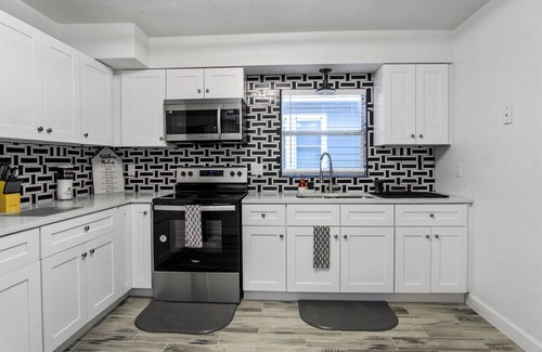 Lake Formosa House | 2BR Orlando Escape | Close to Disney + Pool & Pets
