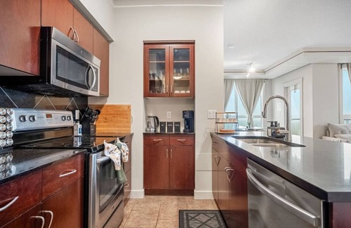Haysboro Apartment | 2BR Penthouse » AC » BBQ » Parking » Sleeps 6